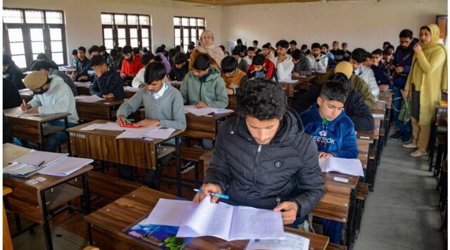 Unlocking Opportunities: HPSC Assistant Professor Recruitment 2025 - Image 1 HPSC announces recruitment for 2,424 Assistant Professor positions in Haryana from March 1-15, 2025. Find out how to apply. Image courtesy (akm-img-a-in.tosshub.com)