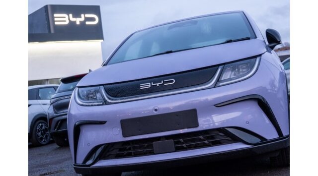 BYD's Game-Changing Super e-Platform: Revolutionizing EV Charging in China BYD's new Super e-Platform revolutionizes EV charging in China with 1,000 kW speeds, addressing range anxiety and enhancing consumer convenience. Image courtesy (image.cnbcfm.com)