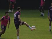 Kerala Blasters face Mumbai City FC in a crucial ISL clash, with playoff implications and fan pride on the line (ss-i.thgim.com).