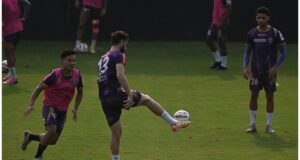 Kerala Blasters face Mumbai City FC in a crucial ISL clash, with playoff implications and fan pride on the line (ss-i.thgim.com).
