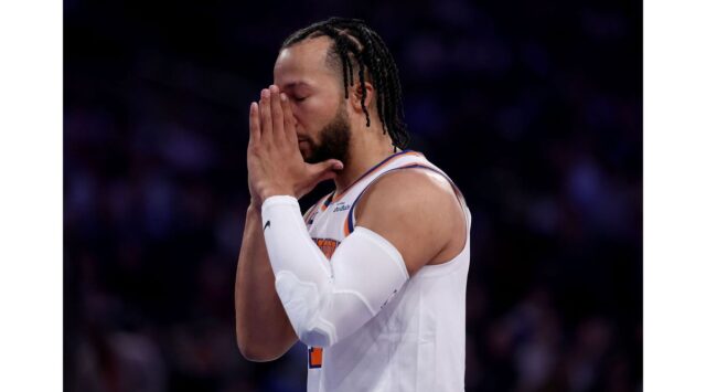 Navigating the Knicks' Challenges Without Jalen Brunson: A Deep Dive - Image 1 Explore how the Knicks plan to cope without Jalen Brunson and the impact of his injury on their season (staticg.sportskeeda.com).