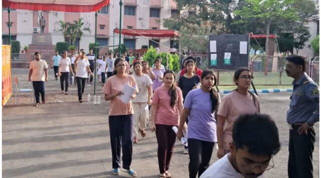 NEET-UG 2025: A Decrease in Registrations and What It Means for Aspirants - Image 1 Explore the decline in NEET-UG 2025 registrations and its implications for aspiring medical students. Image courtesy (etvbharatimages.akamaized.net)