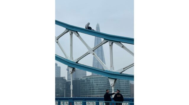 Scaling Heights: The Tower Bridge Incident and Its Impact on London's Traffic - Image 1 A detailed account of the recent Tower Bridge incident and its impact on London traffic. Image curtosy (static.standard.co.uk)