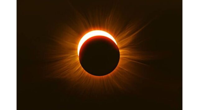 The Celestial Dance: Understanding the Significance of the March 2025 Lunar Eclipse - Image 1 Explore the astrological significance of the March 2025 lunar eclipse during Holi and its impact on four lucky zodiac signs (cf-img-a-in.tosshub.com).