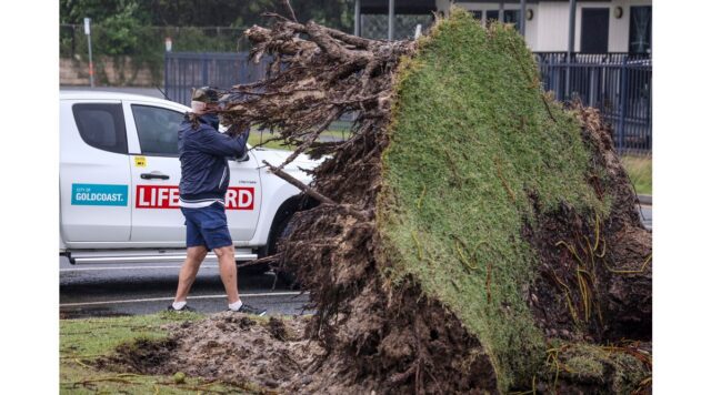 The Impact of Cyclone Alfred: Understanding School Closures and Community Preparedness in Queensland - Image 1 Explore the impact of Cyclone Alfred on school closures in Queensland and community responses to natural disasters. Image courtesy (www.aljazeera.com)