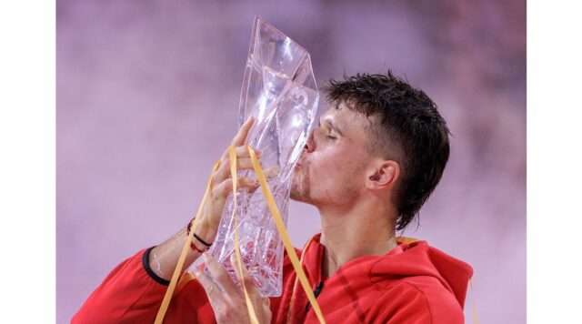 The Rise of Jakub Menšík: A New Tennis Sensation Jakub Menšík, an 18-year-old Czech tennis player, is gaining attention after his recent match against Novak Djokovic. This article explores Menšík's potential and the excitement surrounding his rising career in tennis. Image courtesy (static.independent.co.uk)