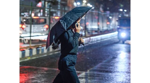Upcoming Weather Changes: What to Expect in North India Weather changes expected in North India with rain and hail alerts from IMD (www.livehindustan.com).