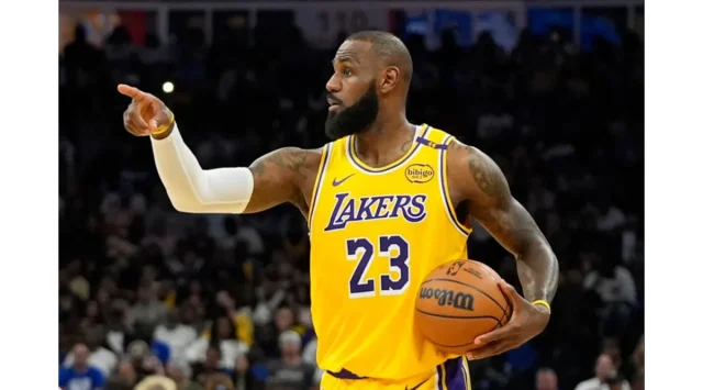 Lakers vs Rockets: A Clash of Titans in the NBA The latest Lakers vs Rockets game was a thrilling encounter filled with excitement and intense competition. The Lakers edged out the Rockets in a close 112-105 victory, highlighting their teamwork and individual talents (phantom-marca.uecdn.es).