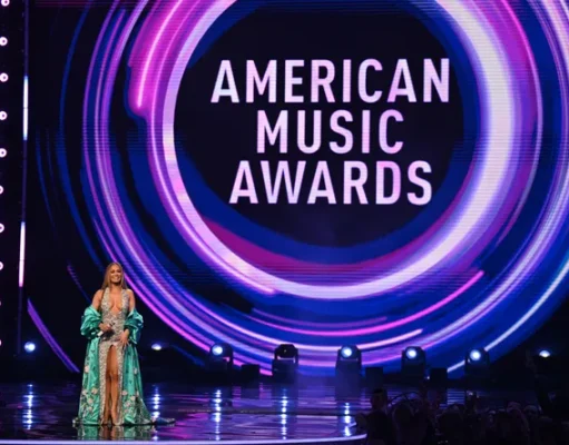 2025 American Music Awards: JLo’s Sizzling Kiss, Benson Boone’s Flip, and Rod Stewart’s Heartfelt Tribute 2025 American Music Awards